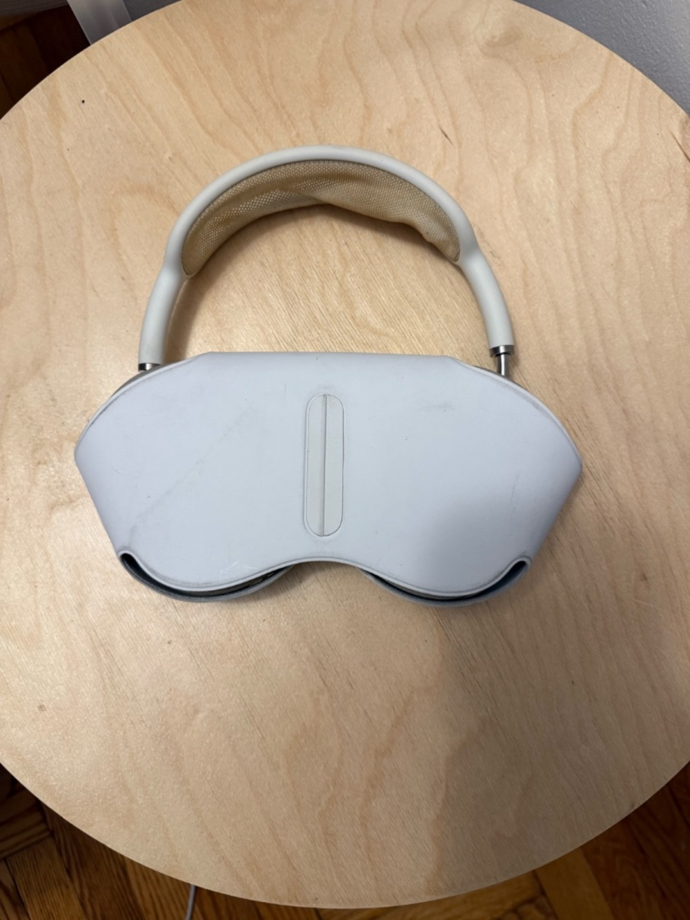 Apple AirPods Max Over-Ear Headphones in White - Picture 2 of 4